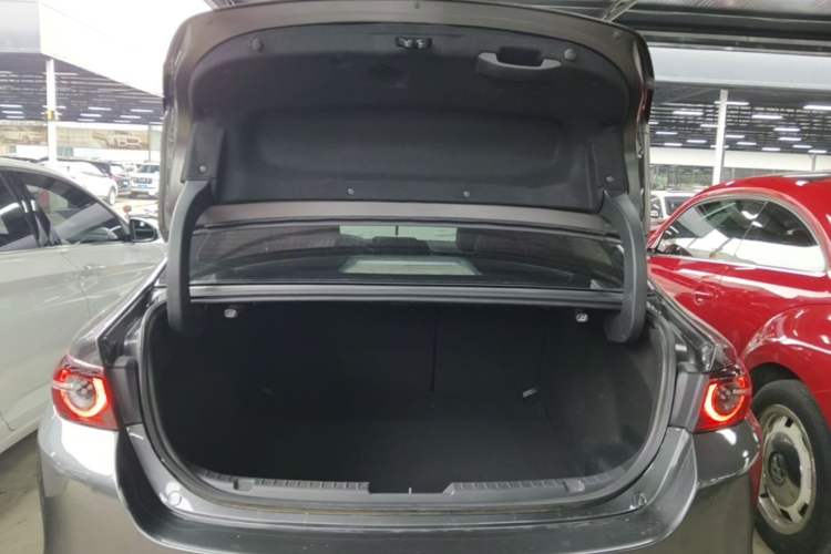 Used Mazda 3 Axela 2021 2.0L Automatic Zhiya Edition Trunk