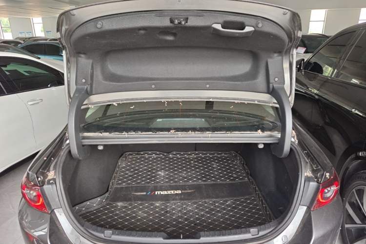 Used Mazda 3 Axela 2021 2.0L Automatic Zhiya Edition Trunk