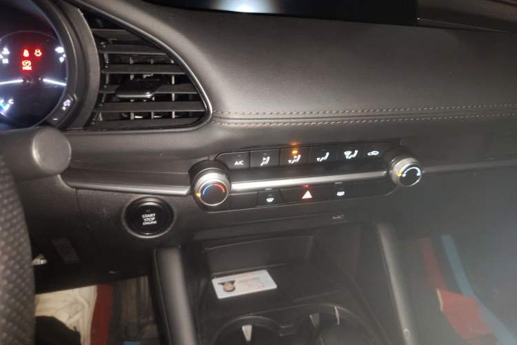 Used Mazda 3 Axela 2021 2.0L Automatic Zhiqing Edition Audio And AC Panel