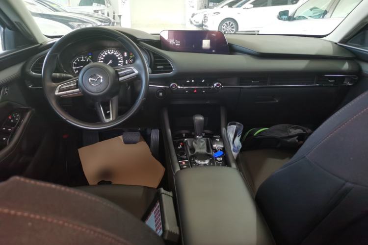Used Mazda 3 Axela 2021 2.0L Automatic ZhiXuan Edition Center Console