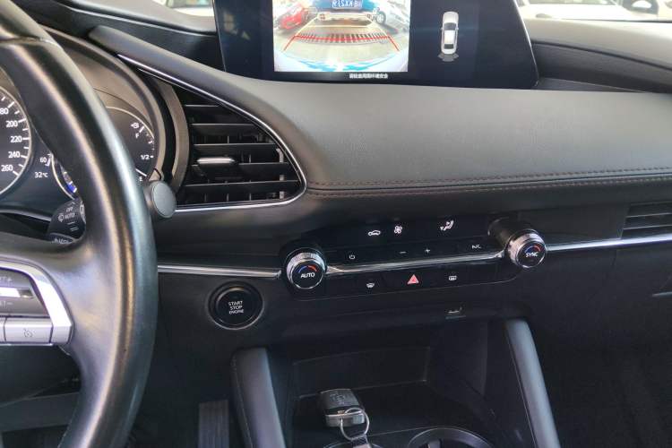 Used Mazda 3 Axela 2021 2.0L Automatic Zhiyao Edition Audio And AC Panel
