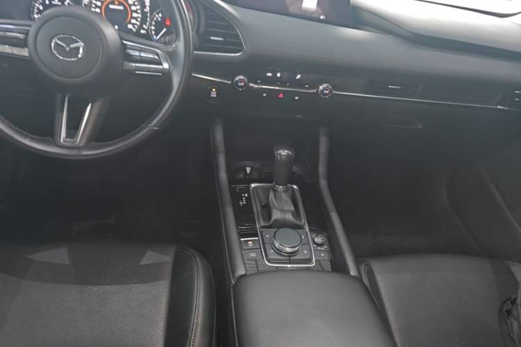 Used Mazda 3 Axela 2021 2.0L Automatic ZhiXuan Edition Audio And AC Panel