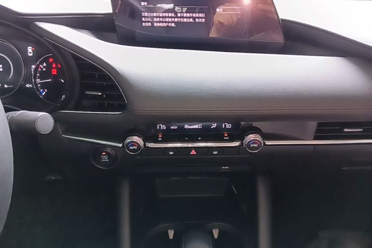 Used Mazda 3 Axela 2021 2.0L Automatic Zhiya Edition Audio And AC Panel