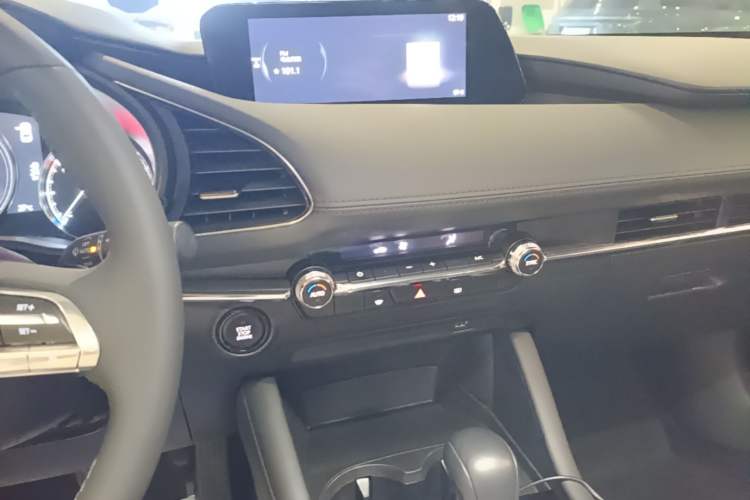 Used Mazda 3 Axela 2021 2.0L Automatic Zhiya Edition Audio And AC Panel