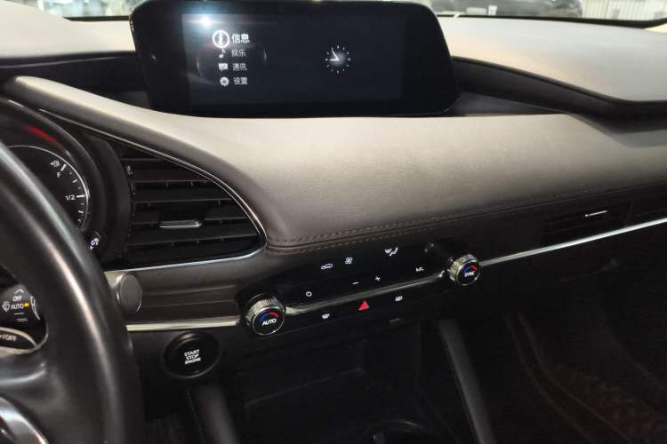Used Mazda 3 Axela 2021 2.0L Automatic Zhiya Edition Audio And AC Panel