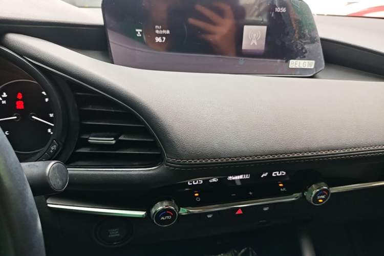 Used Mazda 3 Axela 2021 2.0L Automatic Zhiya Edition Audio And AC Panel