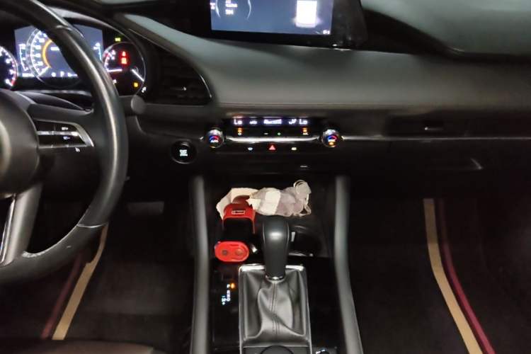 Used Mazda 3 Axela 2021 2.0L Automatic Zhiya Edition Audio And AC Panel
