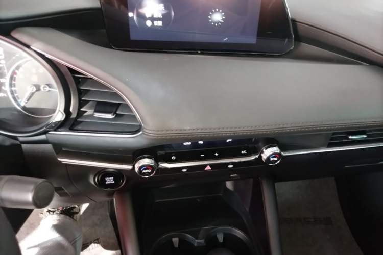 Used Mazda 3 Axela 2021 2.0L Automatic Zhiya Edition Audio And AC Panel
