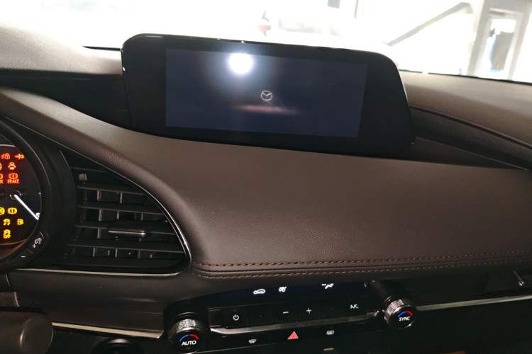 Used Mazda 3 Axela 2021 2.0L Automatic Zhiya Edition Audio And AC Panel