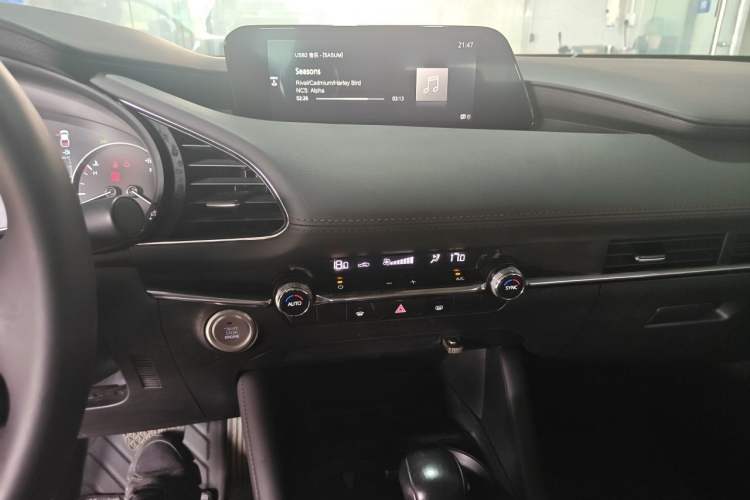 Used Mazda 3 Axela 2021 2.0L Automatic ZhiXuan Edition Audio And AC Panel