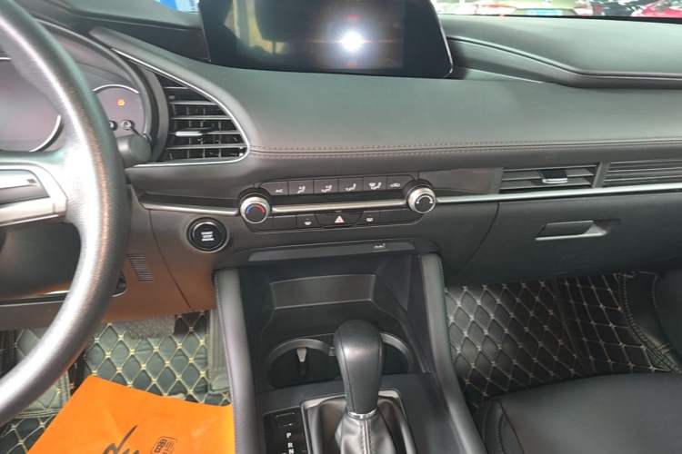 Used Mazda 3 Axela 2021 2.0L Automatic Zhiqing Edition Audio And AC Panel