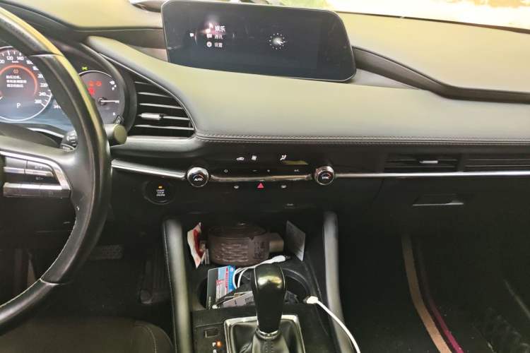 Used Mazda 3 Axela 2021 2.0L Automatic ZhiXuan Edition Audio And AC Panel