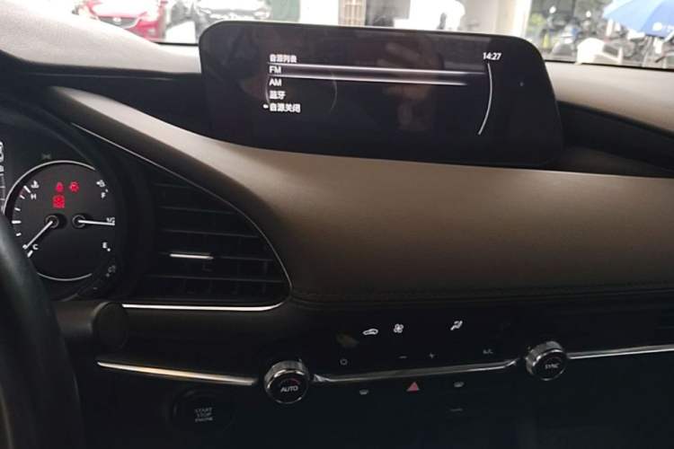 Used Mazda 3 Axela 2021 2.0L Automatic Zhiya Edition Audio And AC Panel
