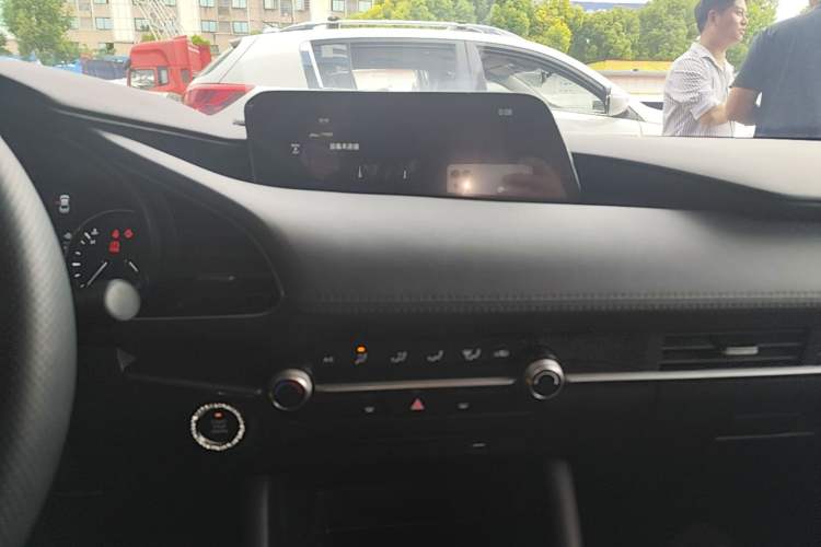 Used Mazda 3 Axela 2021 1.5L Automatic ZhiMei Edition Audio And AC Panel