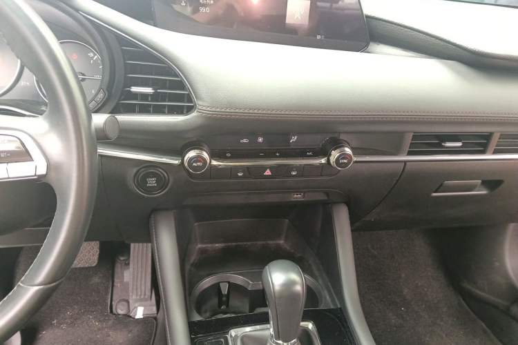 Used Mazda 3 Axela 2021 2.0L Automatic Zhiyao Edition Audio And AC Panel