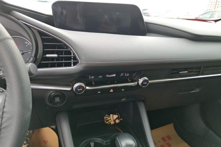 Used Mazda 3 Axela 2021 2.0L Automatic Zhiya Edition Audio And AC Panel