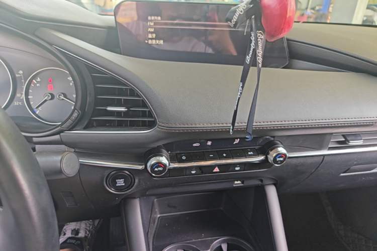 Used Mazda 3 Axela 2021 2.0L Automatic ZhiXuan Edition Audio And AC Panel