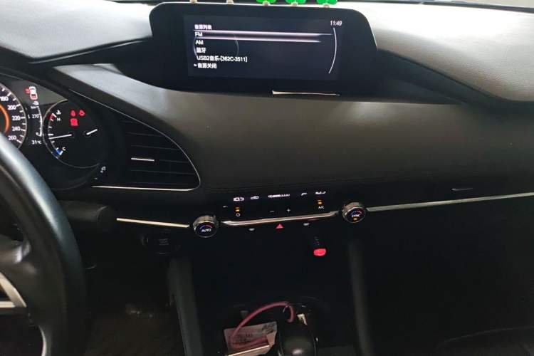 Used Mazda 3 Axela 2021 2.0L Automatic ZhiXuan Edition Audio And AC Panel