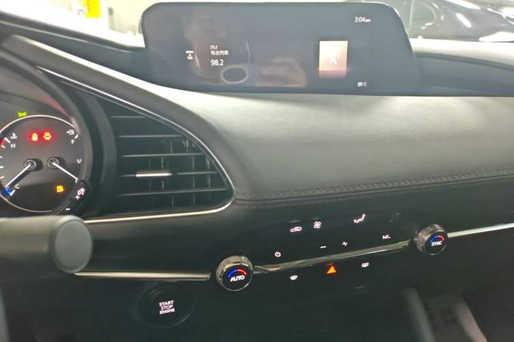 Used Mazda 3 Axela 2021 2.0L Automatic ZhiXuan Edition Audio And AC Panel