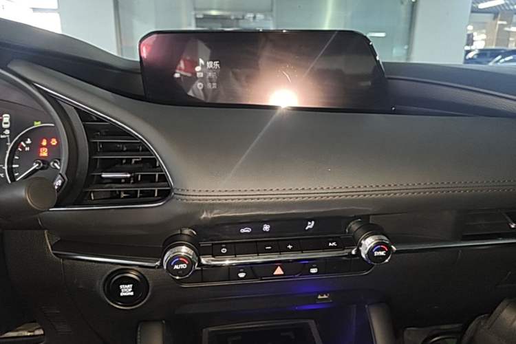 Used Mazda 3 Axela 2021 2.0L Automatic Zhi Rui Edition Audio And AC Panel