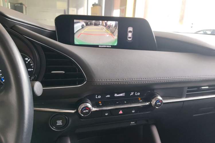 Used Mazda 3 Axela 2021 2.0L Automatic Zhiya Edition Audio And AC Panel
