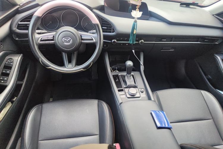 Used Mazda 3 Axela 2021 1.5L Automatic ZhiMei Edition Center Console