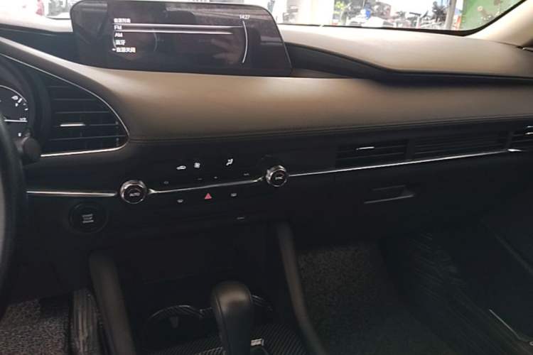 Used Mazda 3 Axela 2021 2.0L Automatic Zhiya Edition Center Console