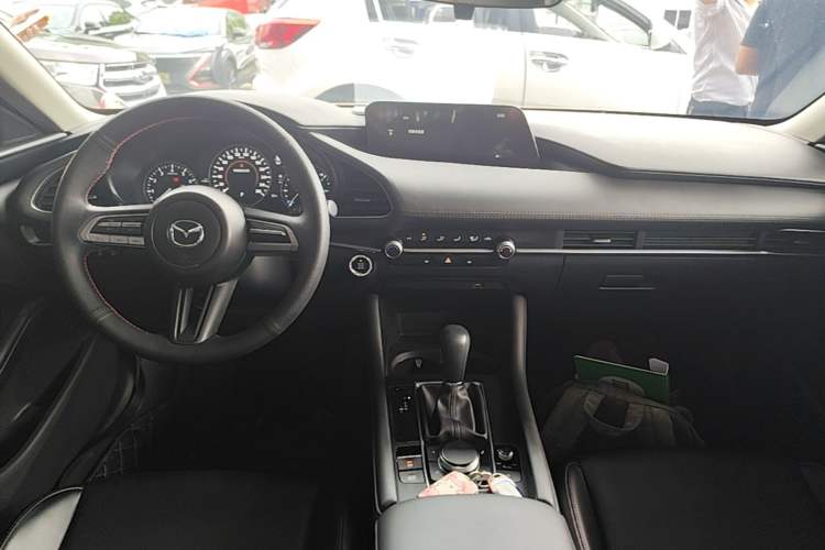 Used Mazda 3 Axela 2021 1.5L Automatic ZhiMei Edition Center Console
