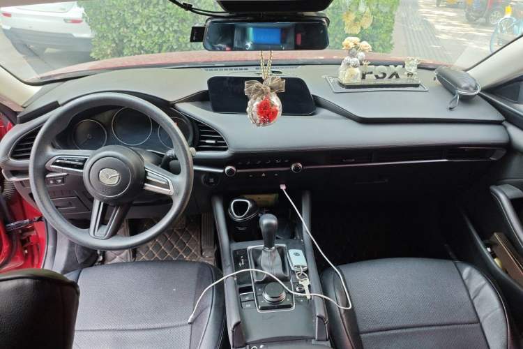 Used Mazda 3 Axela 2021 1.5L Automatic ZhiMei Edition Center Console