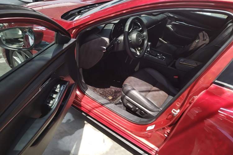 Used Mazda 3 Axela 2021 2.0L Automatic Zhi Rui Edition Driver Seat