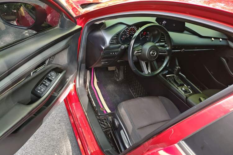 Used Mazda 3 Axela 2021 2.0L Automatic ZhiXuan Edition Driver Seat
