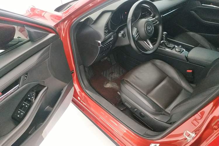 Used Mazda 3 Axela 2021 2.0L Automatic ZhiZun Edition Driver Seat