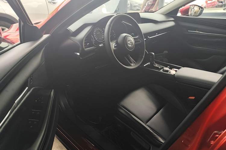 Used Mazda 3 Axela 2021 1.5L Automatic ZhiMei Edition Driver Seat