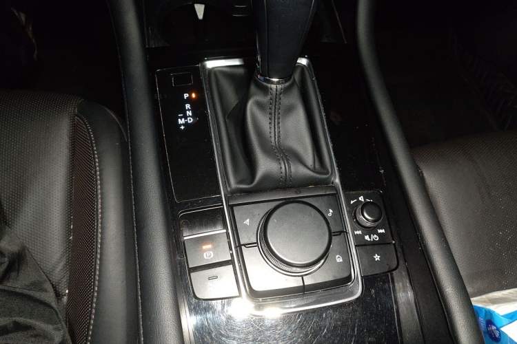 Used Mazda 3 Axela 2021 2.0L Automatic ZhiZun Edition Gear Lever