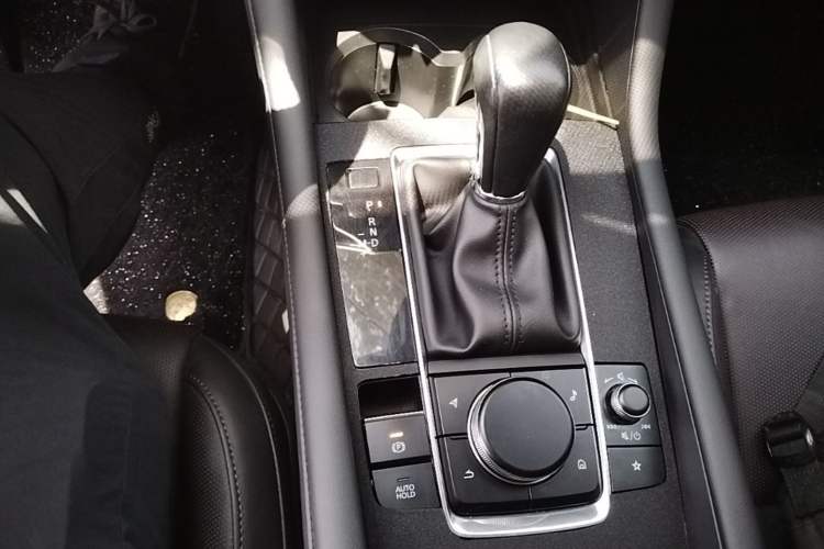 Used Mazda 3 Axela 2021 2.0L Automatic Zhi Rui Edition Gear Lever