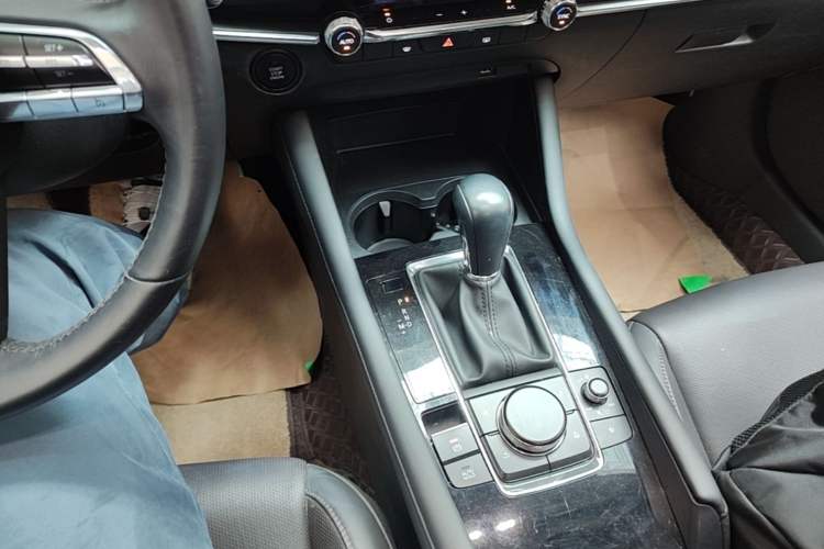 Used Mazda 3 Axela 2021 2.0L Automatic Zhiya Edition Gear Lever