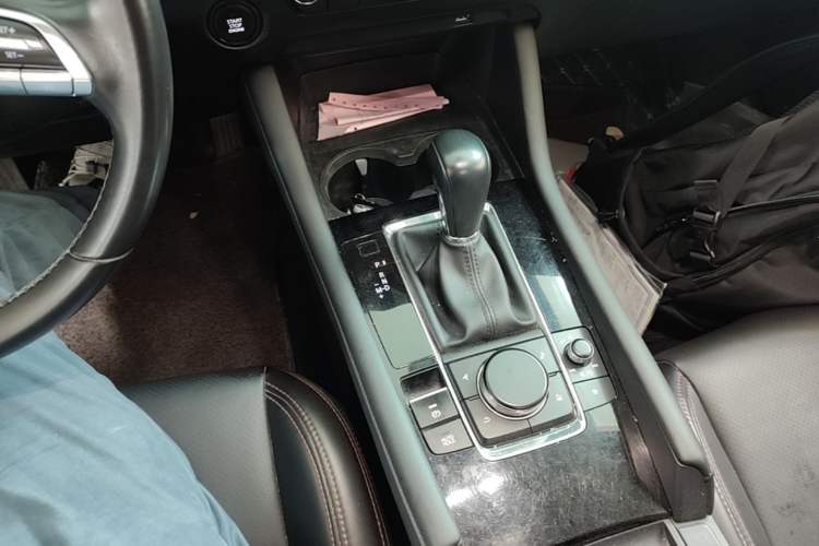 Used Mazda 3 Axela 2021 2.0L Automatic ZhiXuan Edition Gear Lever