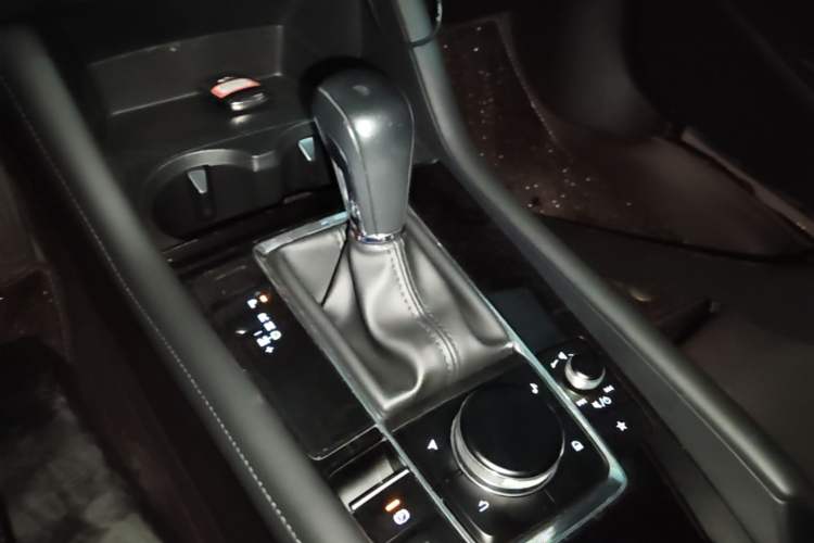 Used Mazda 3 Axela 2021 2.0L Automatic Zhiya Edition Gear Lever