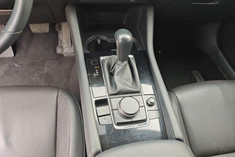 Used Mazda 3 Axela 2021 2.0L Automatic Zhiya Edition Gear Lever