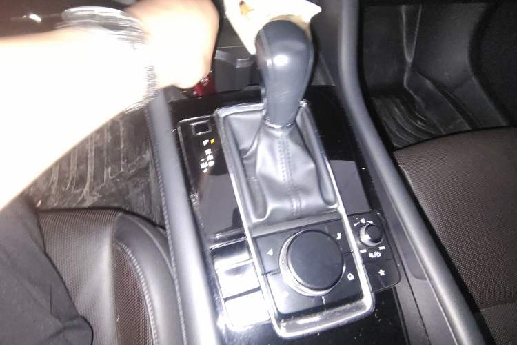Used Mazda 3 Axela 2021 2.0L Automatic Zhiyao Edition Gear Lever