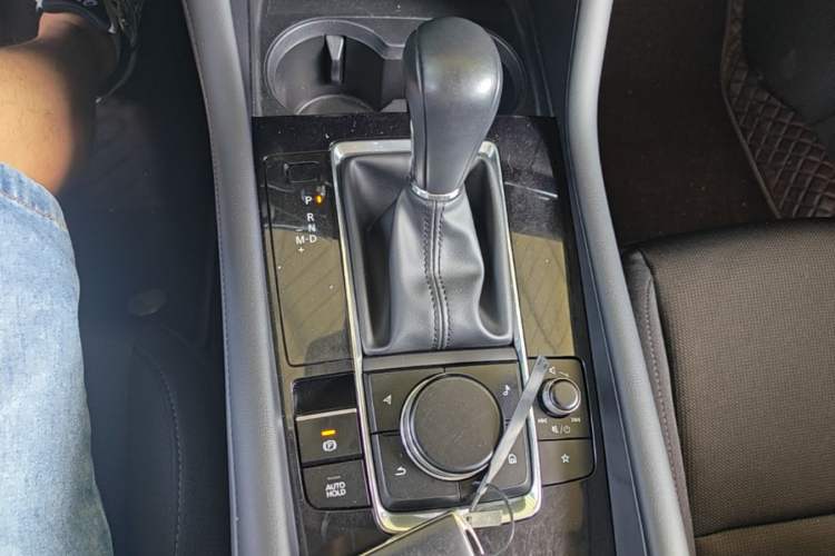 Used Mazda 3 Axela 2021 2.0L Automatic ZhiXuan Edition Gear Lever