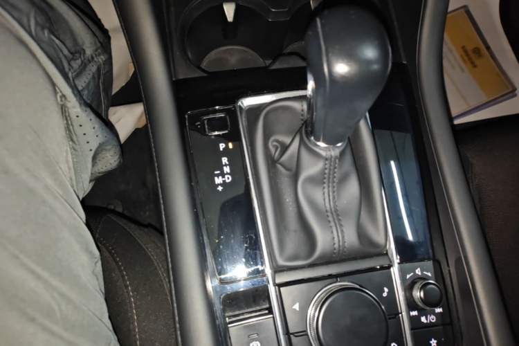 Used Mazda 3 Axela 2021 2.0L Automatic ZhiXuan Edition Gear Lever