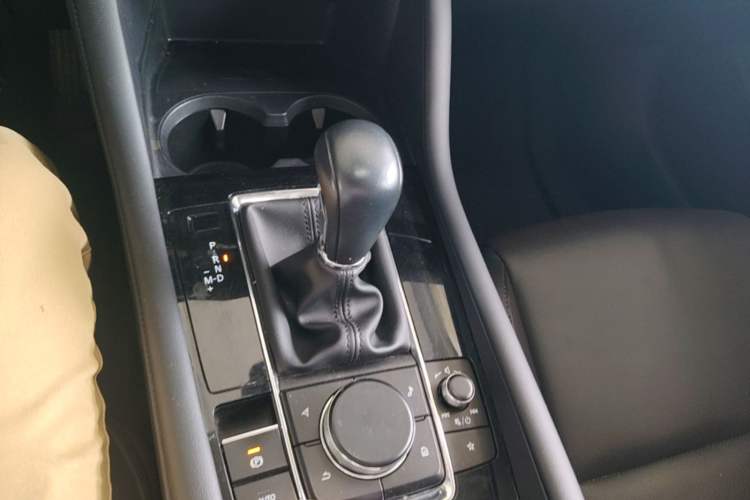 Used Mazda 3 Axela 2021 2.0L Automatic Zhiya Edition Gear Lever