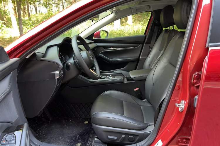Used Mazda 3 Axela 2021 2.0L Automatic Zhi Rui Edition Interior 3