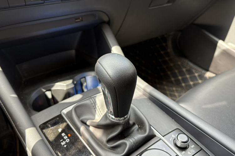 Used Mazda 3 Axela 2021 2.0L Automatic Zhiqing Edition Interior 4