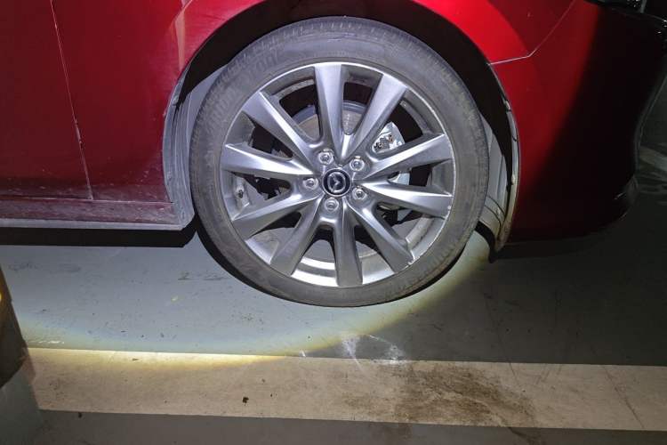 Used Mazda 3 Axela 2021 2.0L Automatic ZhiZun Edition Right Front Wheel Hub