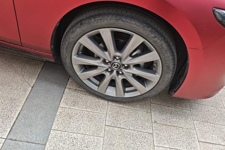 Used Mazda 3 Axela 2021 2.0L Automatic Zhiya Edition Right Front Wheel Hub