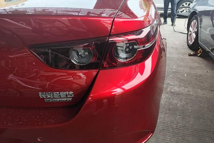 Used Mazda 3 Axela 2021 1.5L Automatic ZhiMei Edition Right Rear Taillight