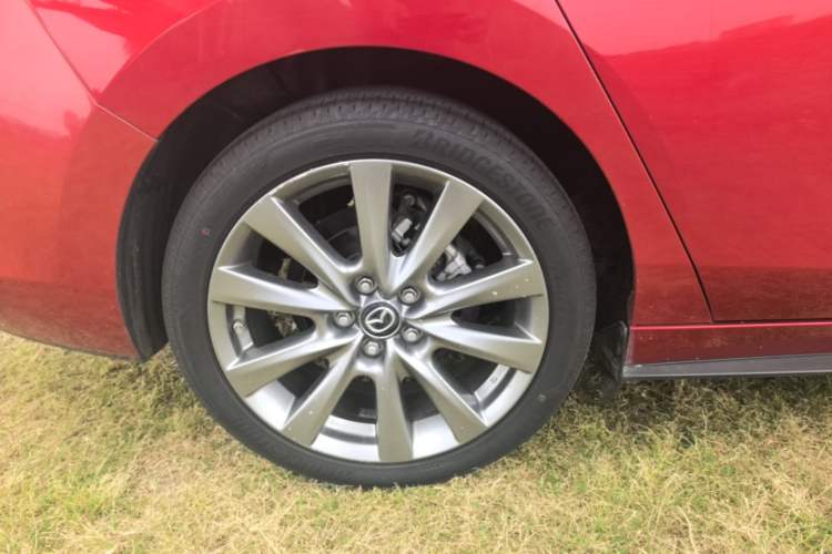 Used Mazda 3 Axela 2021 2.0L Automatic Zhiya Edition Right Rear Wheel Hub
