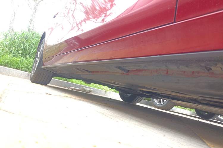 Used Mazda 3 Axela 2021 1.5L Automatic ZhiMei Edition Right Side Sill